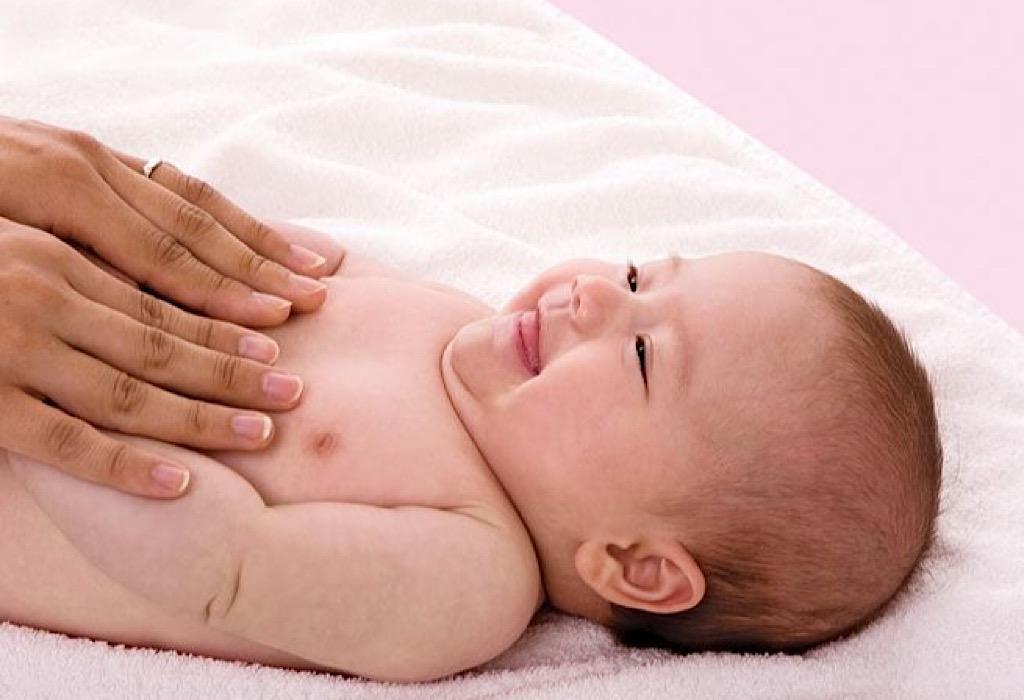 Anti Mahal! Ini Cara Memijat Bayi Ala Baby Spa