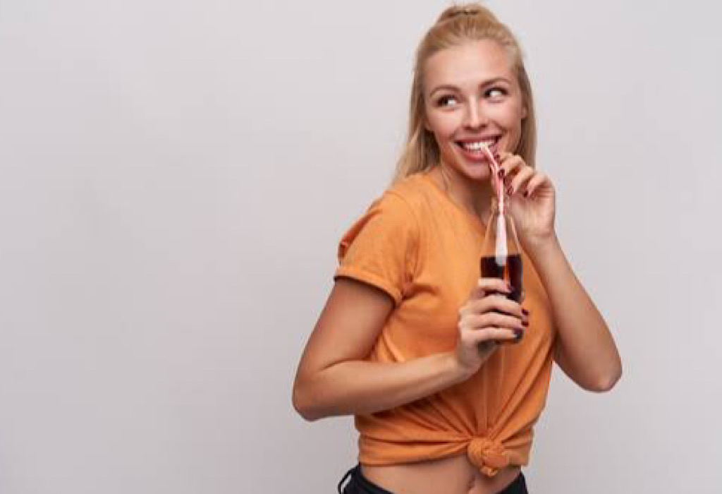 Bolehkah Minum Soda saat Menyusui? Perhatikan Penjelasan Ini, Moms!