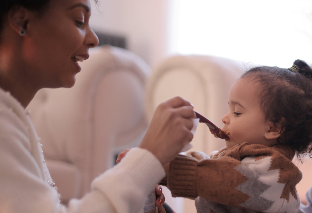 Porsi Makan Bayi 7 bulan: Takaran dan Makanan Apa Saja yang Boleh Diberikan?