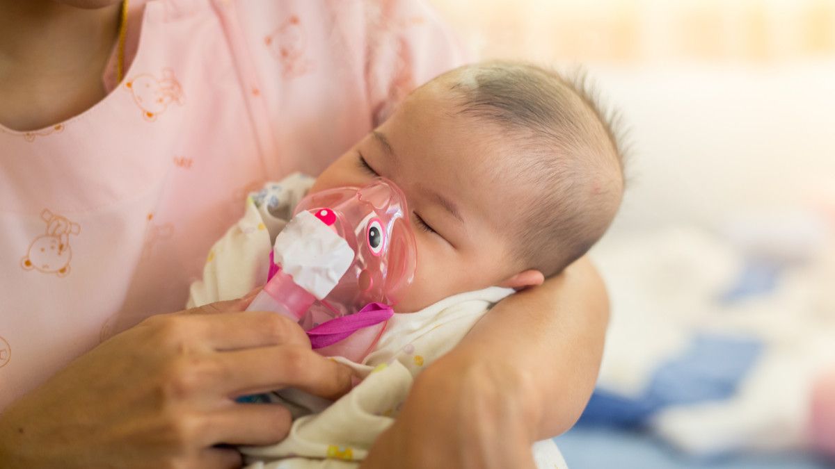 Ini Penyebab dan Gejala Pneumonia pada Bayi, Moms Wajib Waspada!