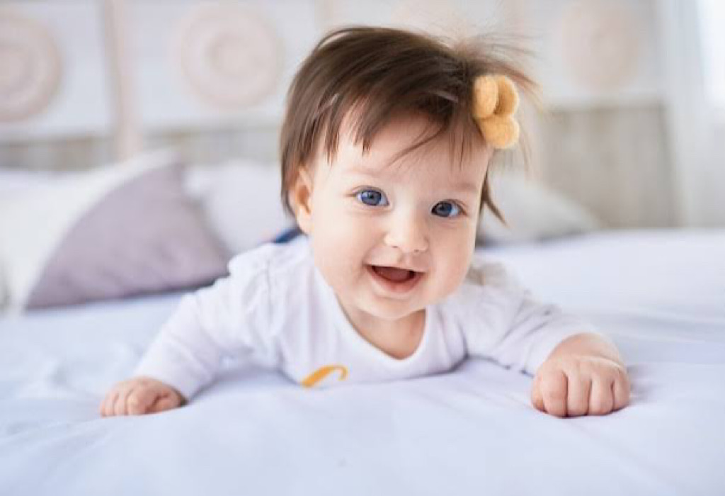 Ragam Manfaat Tummy Time dan Cara Membuat Bayi Nyaman Saat Melakukannya