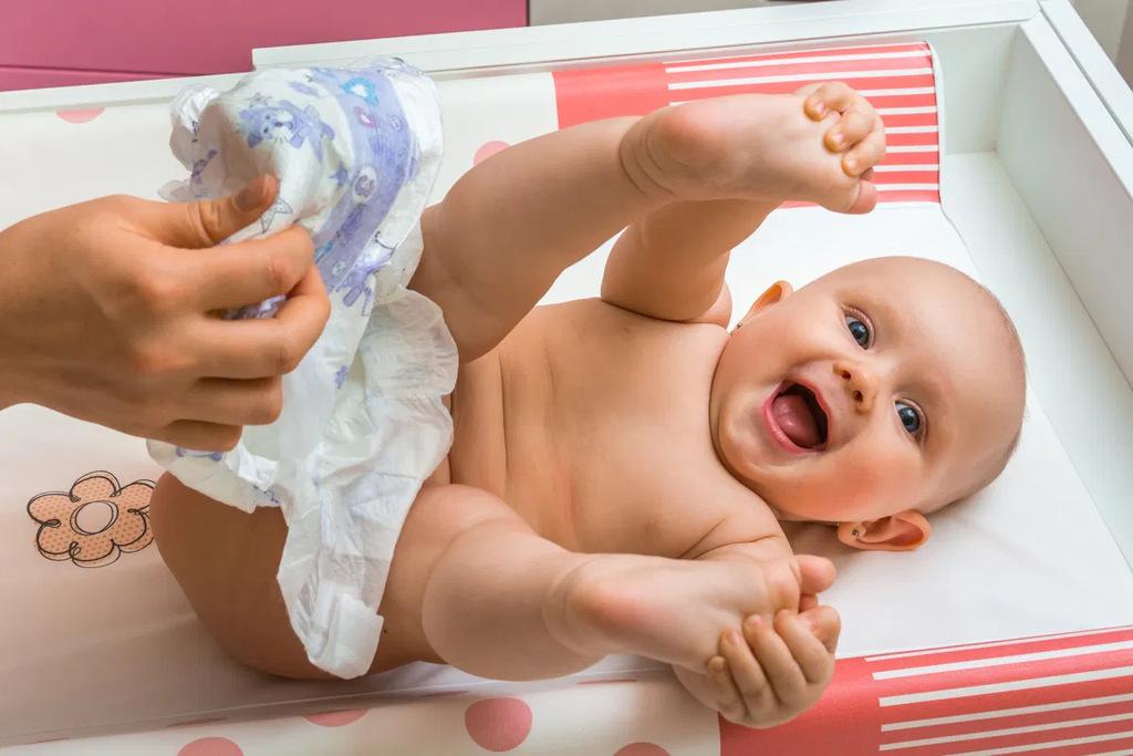 Moms Perhatikan! Begini Frekuensi BAB Bayi Baru Lahir