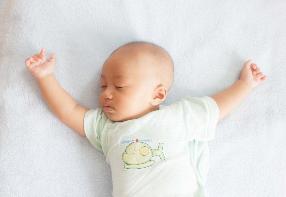 Moms, Begini Posisi Tidur Bayi yang Benar dan Baik untuk Kesehatannya