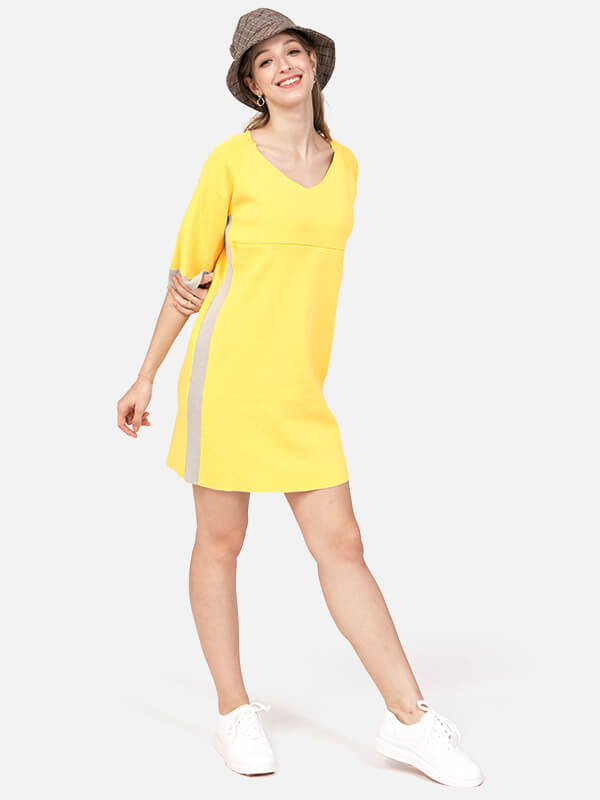 MOOIMOM Oversized Nursing Dress - Dress Hamil Menyusui description image