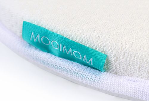 MOOIMOM Head Shaping pillow - Bantal Bayi Anti Peyang description image