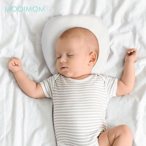 MOOIMOM Head Shaping pillow - Bantal Bayi Anti Peyang